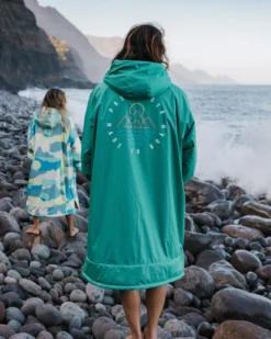 Escapism Sherpa Lined Changing Robe