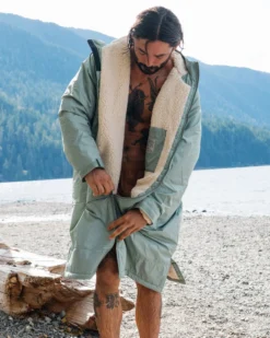 Escapism Sherpa Lined Changing Robe