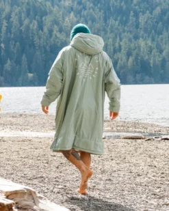 Escapism Sherpa Lined Changing Robe