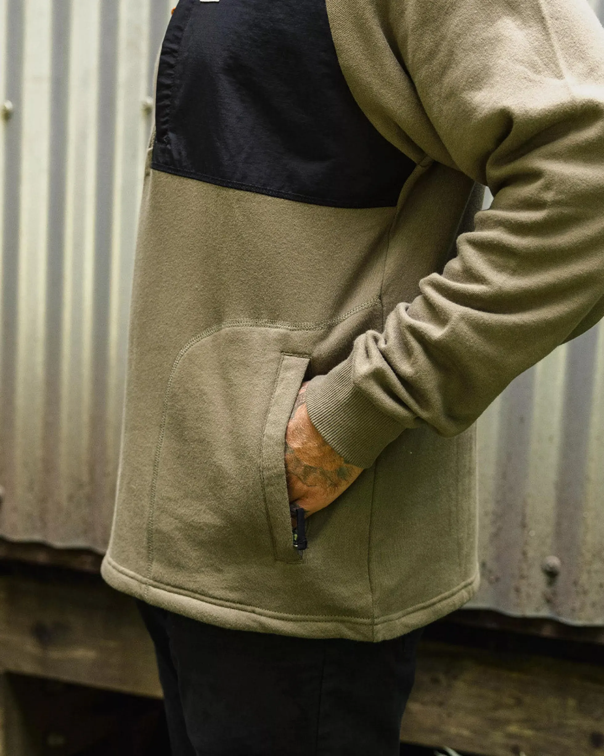 Men's Offgrid 1/4 Zip Sweatshirt