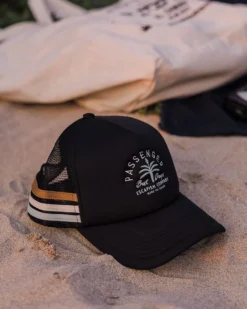 Onda Snapback Trucker Cap