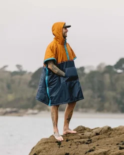 Outback Pull Over Changing Robe