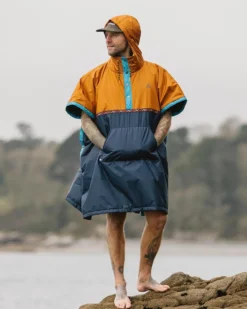 Outback Pull Over Changing Robe