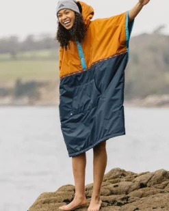 Outback Pull Over Changing Robe