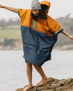 Outback Pull Over Changing Robe