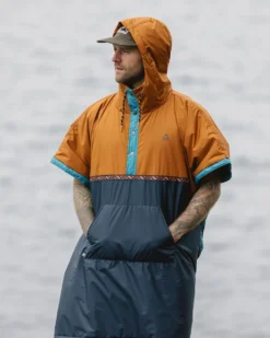 Outback Pull Over Changing Robe