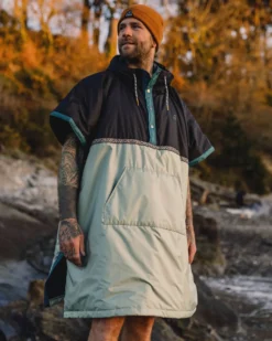 Outback Pull Over Changing Robe