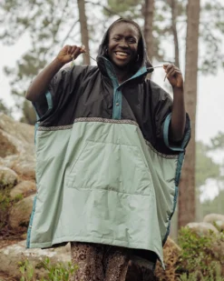 Outback Pull Over Changing Robe