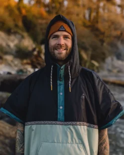 Outback Pull Over Changing Robe