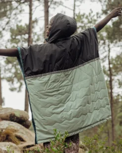 Outback Pull Over Changing Robe