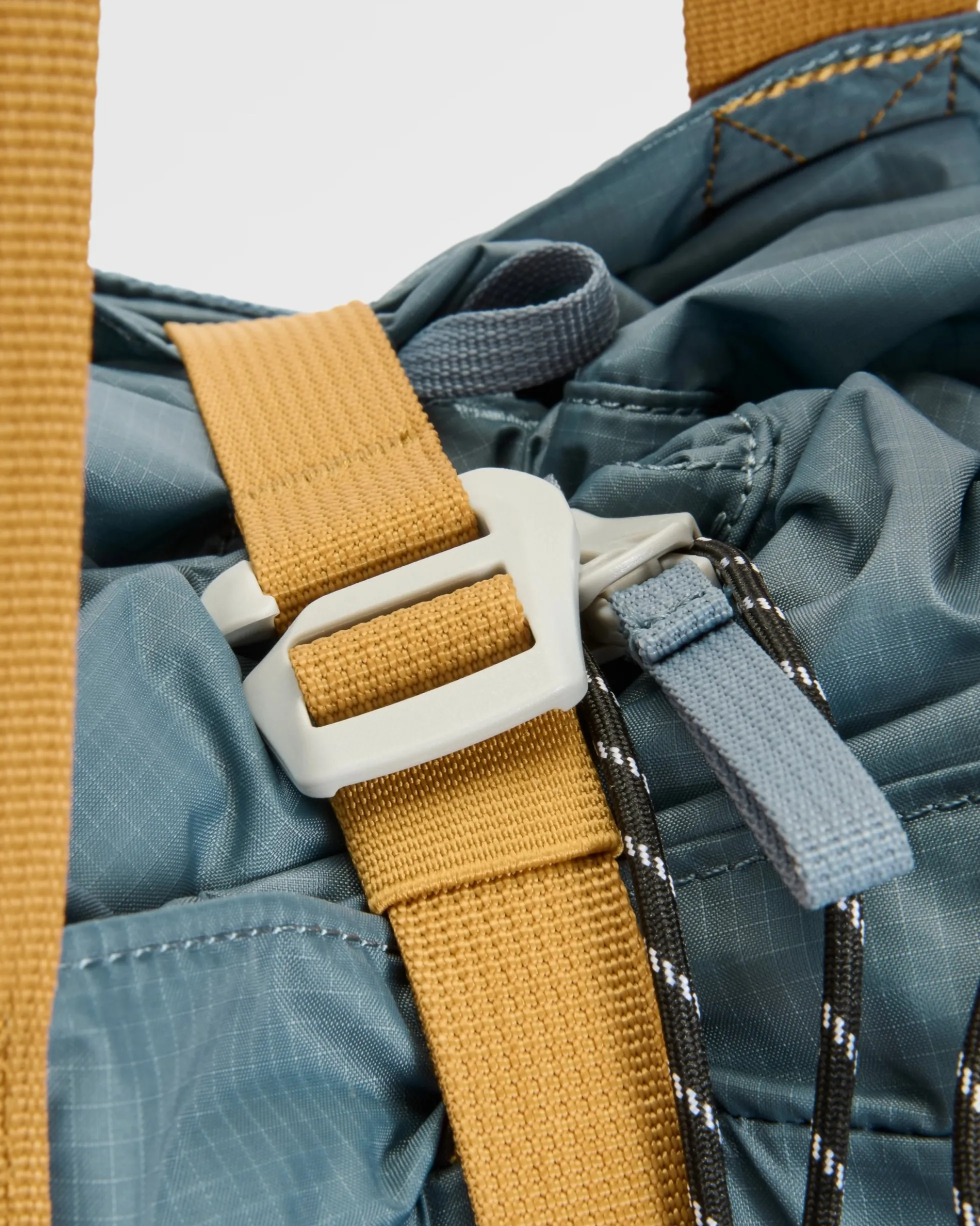 Travelscape Light Tote