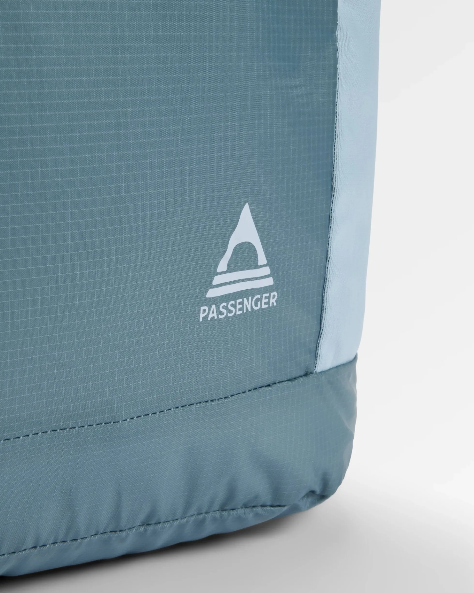 Travelscape Light Tote